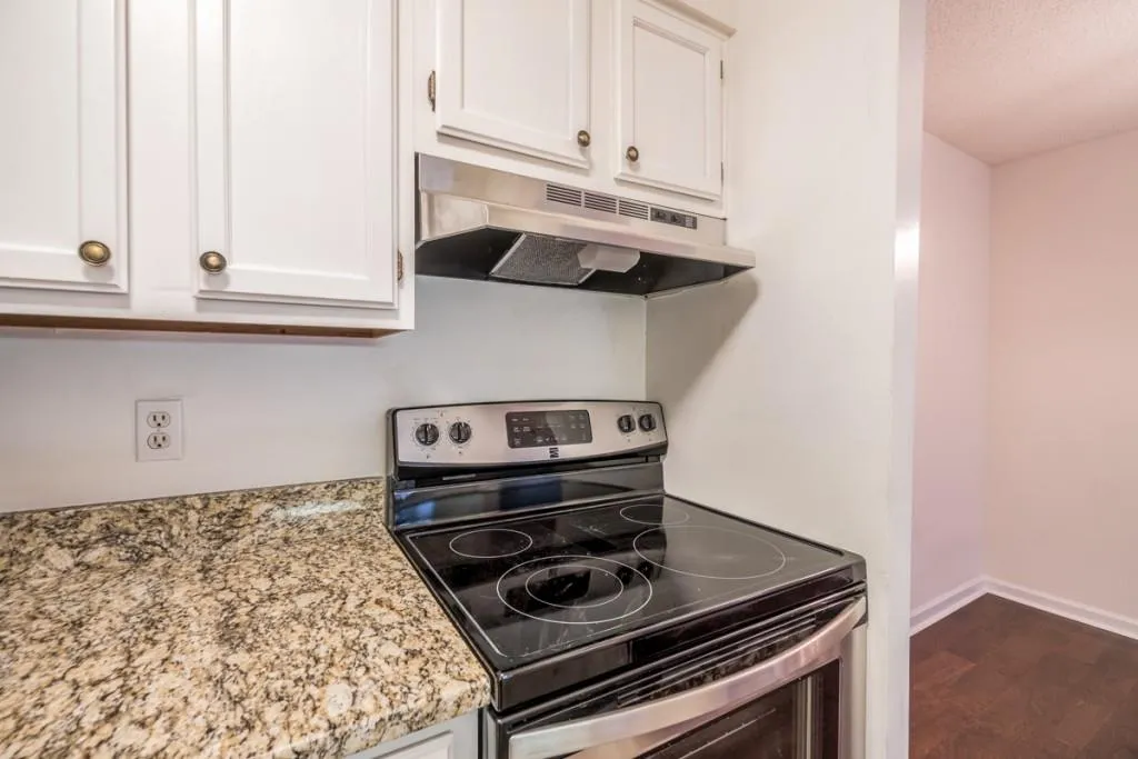 300 Johnson Ferry Road Ne Unit B113, Atlanta, Georgia 30328, 2 Bedrooms Bedrooms, ,2 BathroomsBathrooms,Residential,Sold,300 Johnson Ferry Road Ne Unit B113,5883543