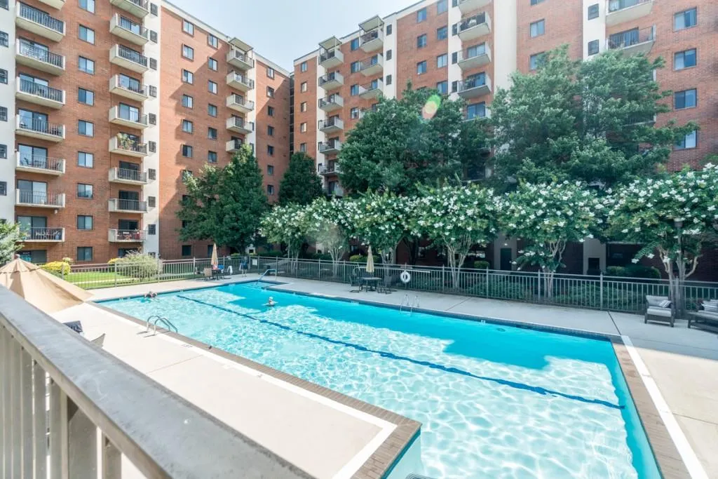 300 Johnson Ferry Road Ne Unit B113, Atlanta, Georgia 30328, 2 Bedrooms Bedrooms, ,2 BathroomsBathrooms,Residential,Sold,300 Johnson Ferry Road Ne Unit B113,5883543