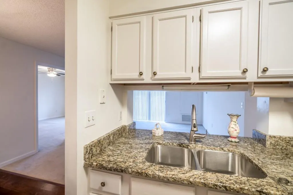 300 Johnson Ferry Road Ne Unit B113, Atlanta, Georgia 30328, 2 Bedrooms Bedrooms, ,2 BathroomsBathrooms,Residential,Sold,300 Johnson Ferry Road Ne Unit B113,5883543