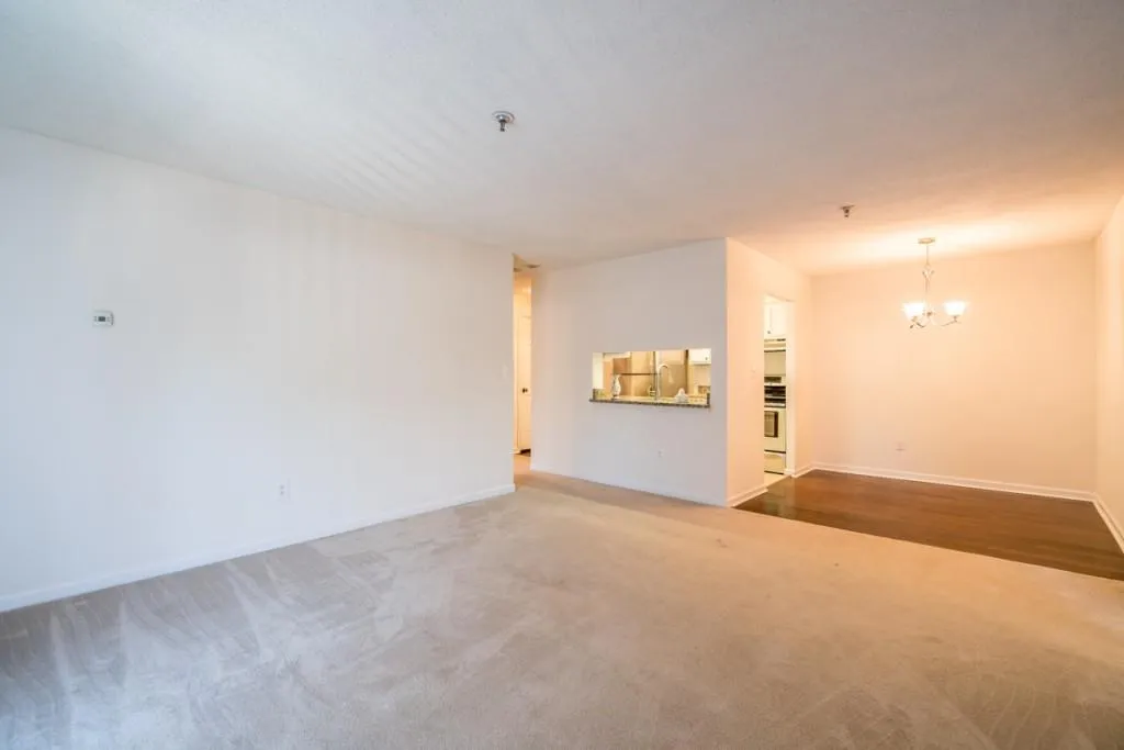 300 Johnson Ferry Road Ne Unit B113, Atlanta, Georgia 30328, 2 Bedrooms Bedrooms, ,2 BathroomsBathrooms,Residential,Sold,300 Johnson Ferry Road Ne Unit B113,5883543