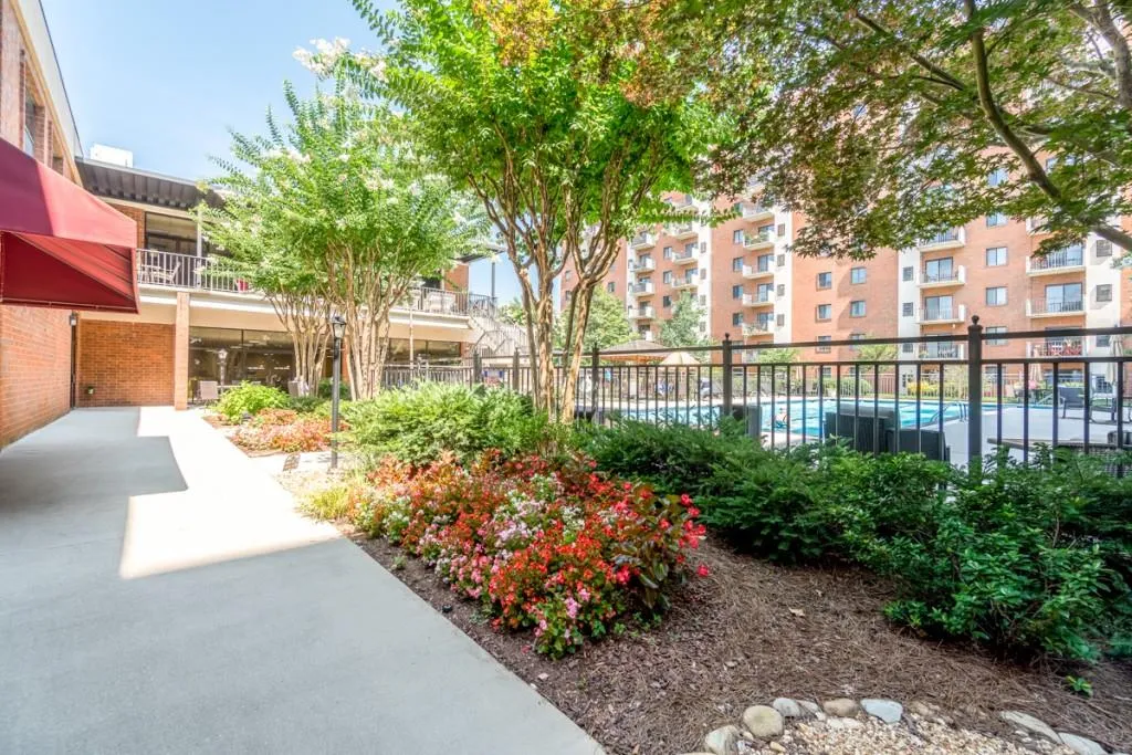 300 Johnson Ferry Road Ne Unit B113, Atlanta, Georgia 30328, 2 Bedrooms Bedrooms, ,2 BathroomsBathrooms,Residential,Sold,300 Johnson Ferry Road Ne Unit B113,5883543