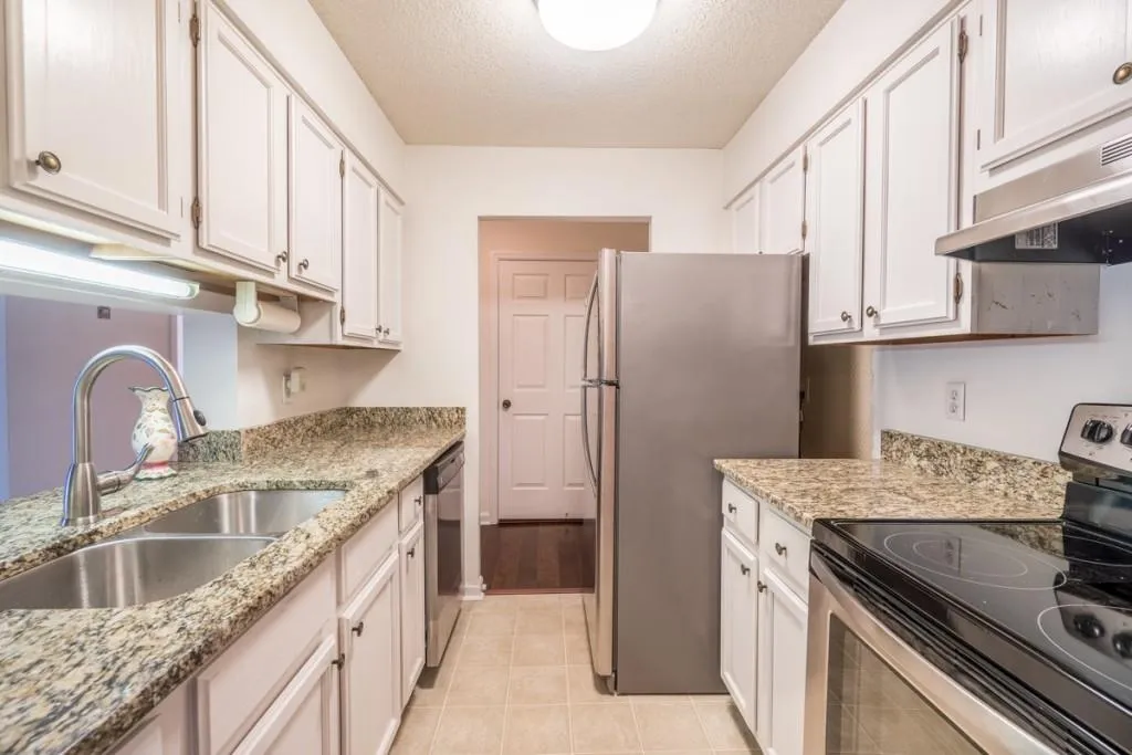 300 Johnson Ferry Road Ne Unit B113, Atlanta, Georgia 30328, 2 Bedrooms Bedrooms, ,2 BathroomsBathrooms,Residential,Sold,300 Johnson Ferry Road Ne Unit B113,5883543