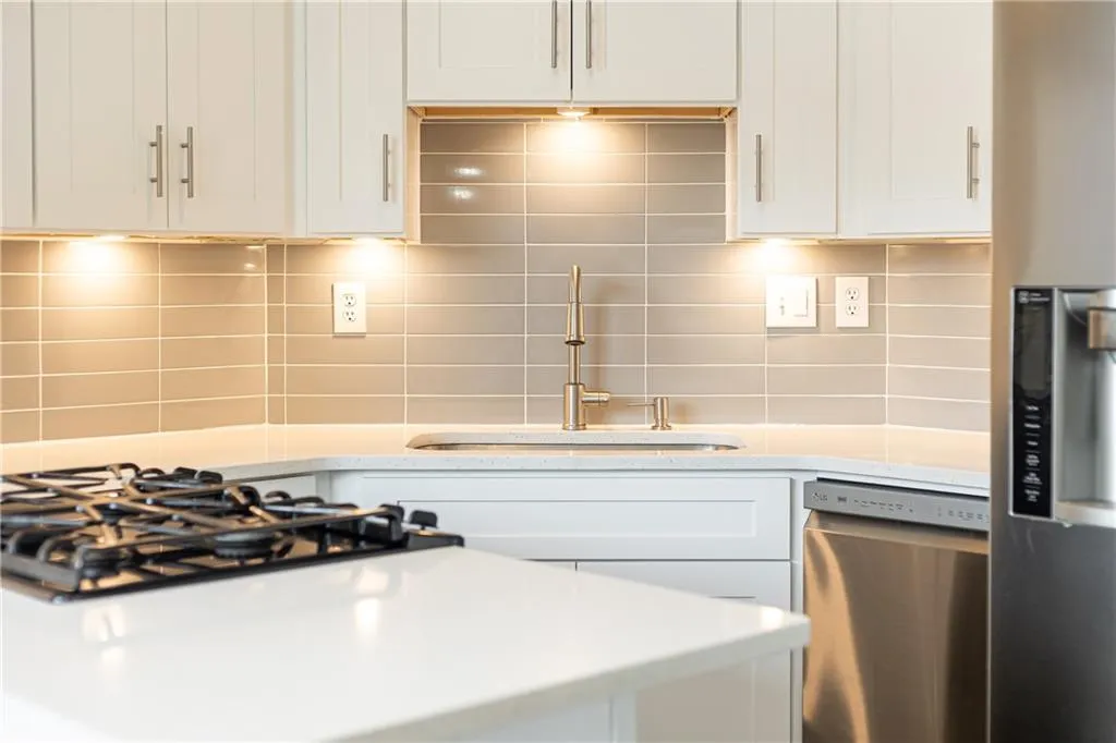 2626 Peachtree Road Nw Unit 706, Atlanta, Georgia 30305, 1 Bedroom Bedrooms, ,1 BathroomBathrooms,Residential,For Sale,2626 Peachtree Road Nw Unit 706,7658390