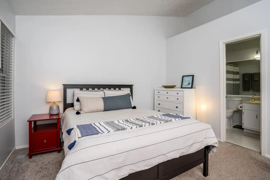 906 Wedgewood Way, Sandy Springs, Georgia 30350, 2 Bedrooms Bedrooms, ,2 BathroomsBathrooms,Residential,Sold,906 Wedgewood Way,7076295