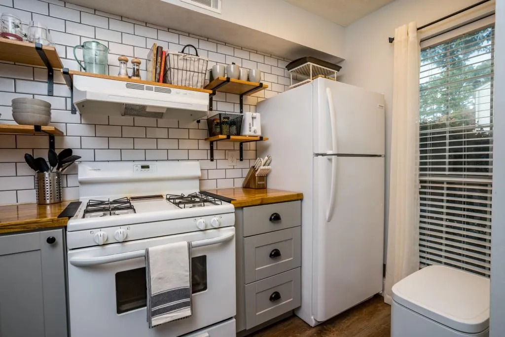 906 Wedgewood Way, Sandy Springs, Georgia 30350, 2 Bedrooms Bedrooms, ,2 BathroomsBathrooms,Residential,Sold,906 Wedgewood Way,7076295