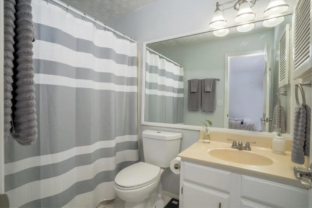 906 Wedgewood Way, Sandy Springs, Georgia 30350, 2 Bedrooms Bedrooms, ,2 BathroomsBathrooms,Residential,Sold,906 Wedgewood Way,7076295