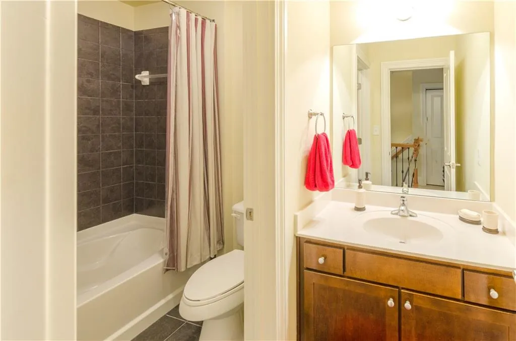 242 Le Gran Bend Unit 242, Sandy Springs, Georgia 30328, 3 Bedrooms Bedrooms, ,2 BathroomsBathrooms,Residential,Sold,242 Le Gran Bend Unit 242,5709020