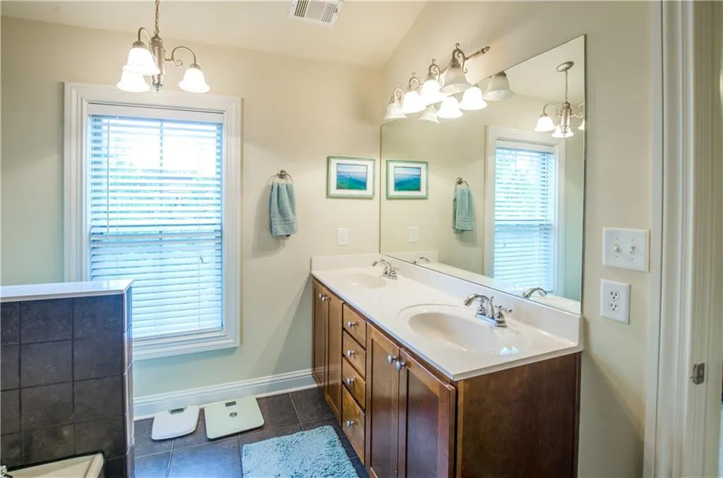 242 Le Gran Bend Unit 242, Sandy Springs, Georgia 30328, 3 Bedrooms Bedrooms, ,2 BathroomsBathrooms,Residential,Sold,242 Le Gran Bend Unit 242,5709020