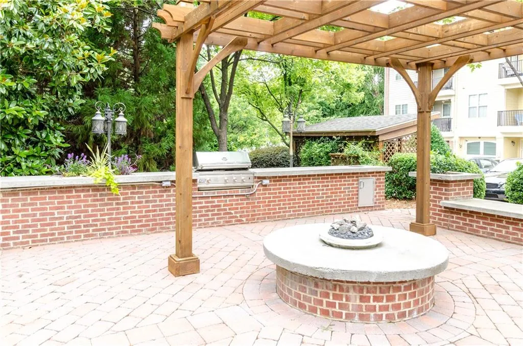 242 Le Gran Bend Unit 242, Sandy Springs, Georgia 30328, 3 Bedrooms Bedrooms, ,2 BathroomsBathrooms,Residential,Sold,242 Le Gran Bend Unit 242,5709020