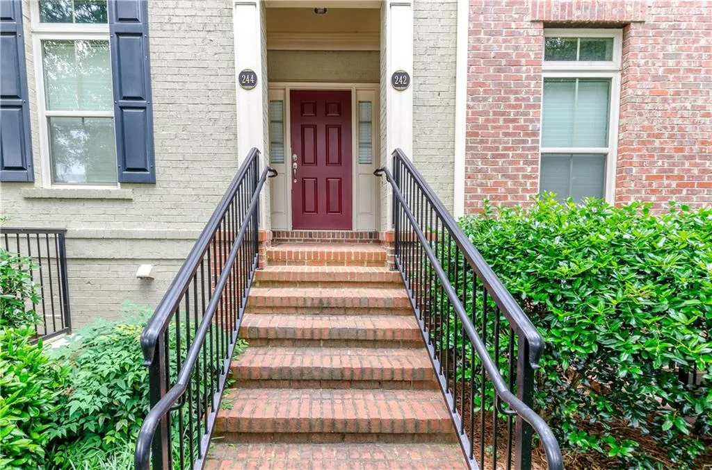 242 Le Gran Bend Unit 242, Sandy Springs, Georgia 30328, 3 Bedrooms Bedrooms, ,2 BathroomsBathrooms,Residential,Sold,242 Le Gran Bend Unit 242,5709020