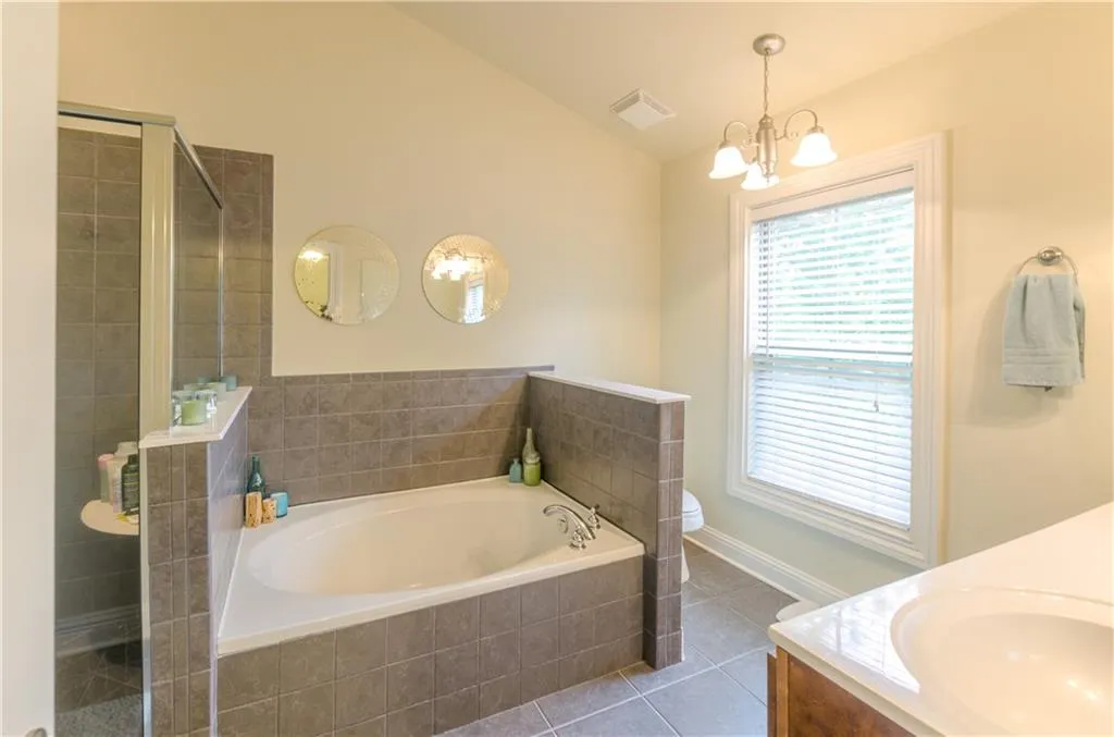 242 Le Gran Bend Unit 242, Sandy Springs, Georgia 30328, 3 Bedrooms Bedrooms, ,2 BathroomsBathrooms,Residential,Sold,242 Le Gran Bend Unit 242,5709020