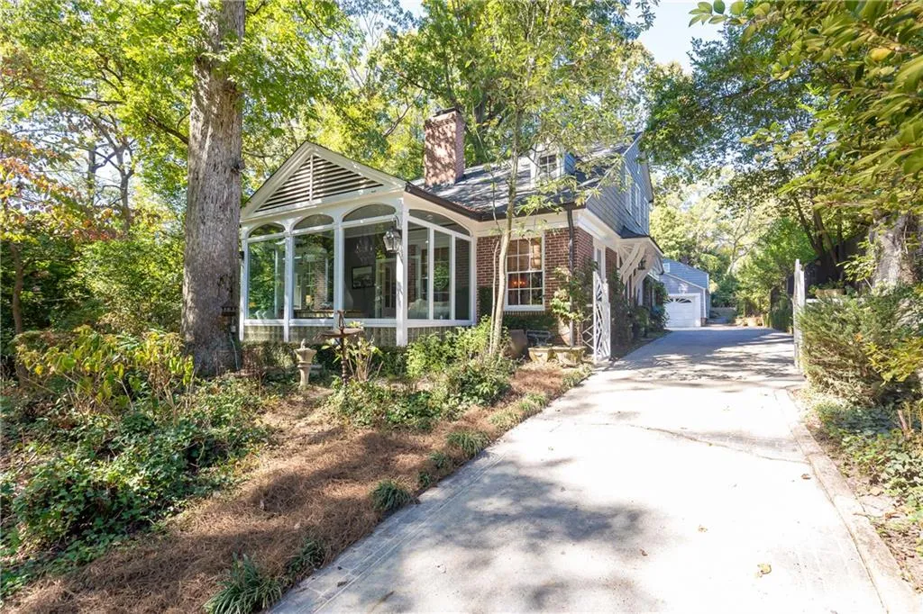 332 Brentwood Drive Ne, Atlanta, Georgia 30305, 3 Bedrooms Bedrooms, ,2 BathroomsBathrooms,Residential,For Sale,332 Brentwood Drive Ne,7682422
