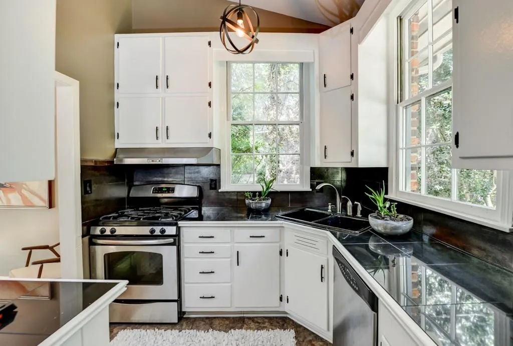 4640 Canyon Creek Trail, Atlanta, Georgia 30342, 4 Bedrooms Bedrooms, ,3 BathroomsBathrooms,Residential,Sold,4640 Canyon Creek Trail,5756013