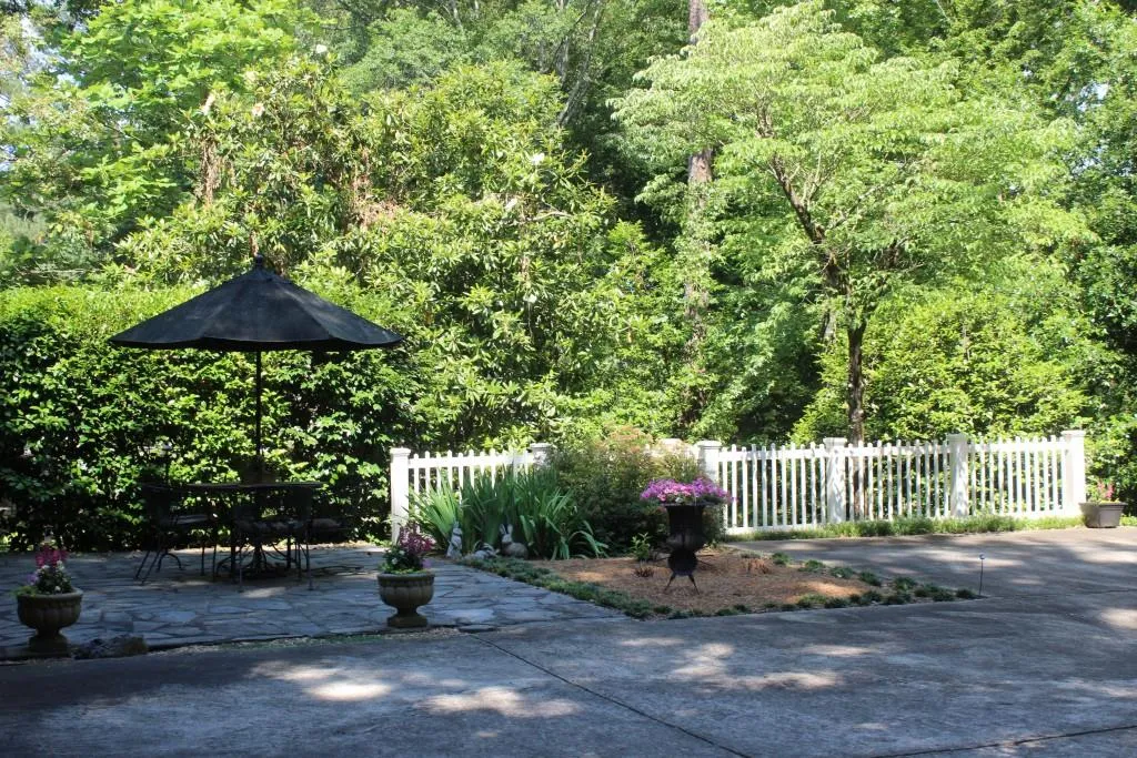 90 Carlton Drive Ne, Atlanta, Georgia 30342, 4 Bedrooms Bedrooms, ,3 BathroomsBathrooms,Residential,Sold,90 Carlton Drive Ne,5698830
