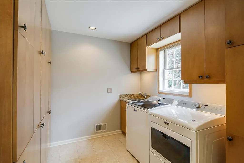 455 Hunters Crossing Drive, Sandy Springs, Georgia 30328, 5 Bedrooms Bedrooms, ,3 BathroomsBathrooms,Residential,Sold,455 Hunters Crossing Drive,6839268 455 Hunters Crossing Drive, Sandy Springs, Georgia 30328, 5 Bedrooms Bedrooms, ,3 BathroomsBathrooms,Residential,Sold,455 Hunters Crossing Drive,6839268