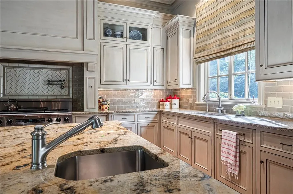 4778 Northside Drive Nw, Atlanta, Georgia 30327, 6 Bedrooms Bedrooms, ,6 BathroomsBathrooms,Residential,Sold,4778 Northside Drive Nw,6779596