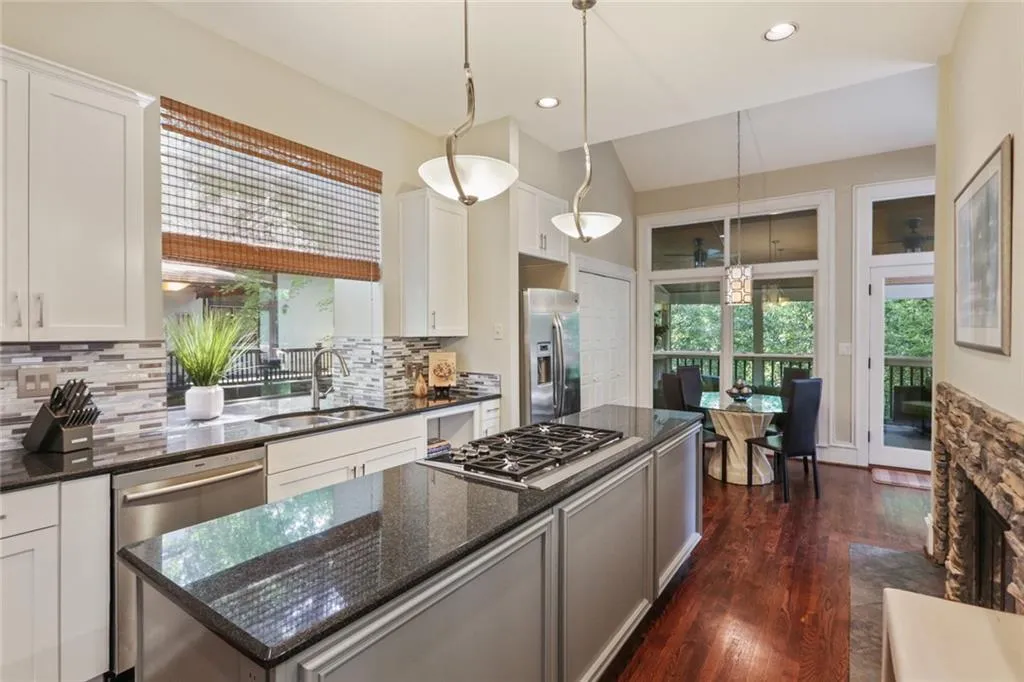 34 Greenland Trace, Atlanta, Georgia 30342, 4 Bedrooms Bedrooms, ,4 BathroomsBathrooms,Residential,Sold,34 Greenland Trace,6916748