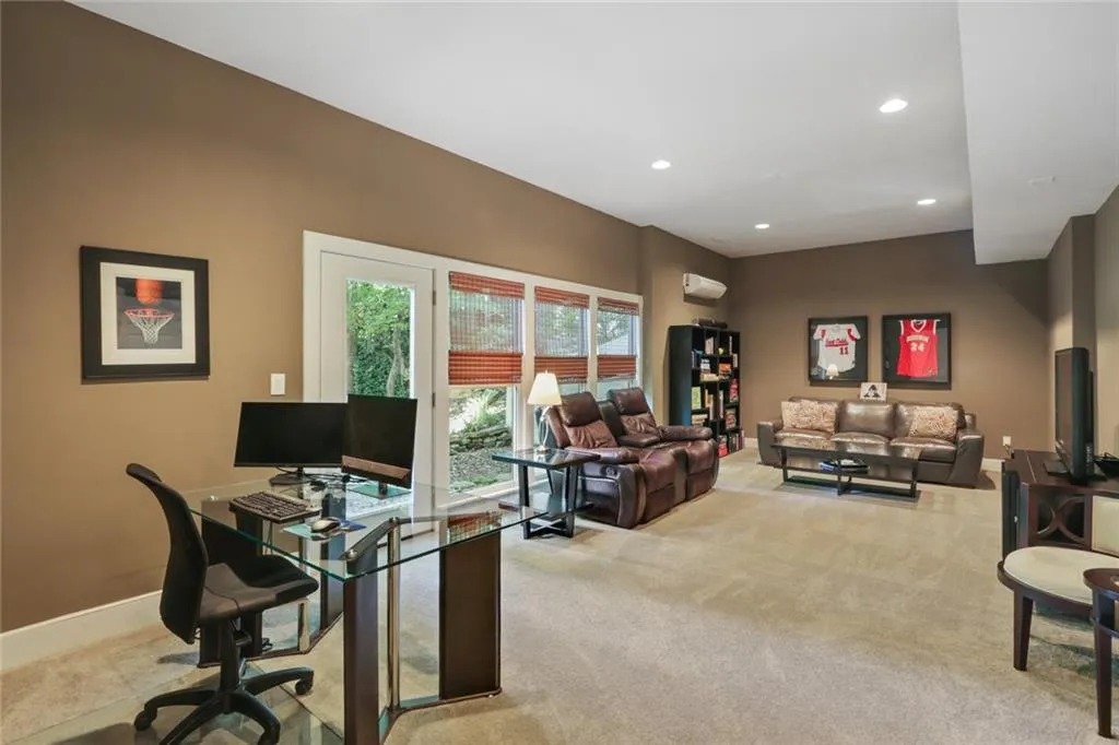 34 Greenland Trace, Atlanta, Georgia 30342, 4 Bedrooms Bedrooms, ,4 BathroomsBathrooms,Residential,Sold,34 Greenland Trace,6916748