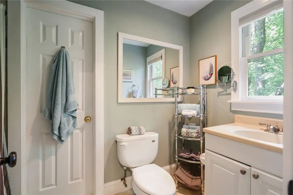 34 Greenland Trace, Atlanta, Georgia 30342, 4 Bedrooms Bedrooms, ,4 BathroomsBathrooms,Residential,Sold,34 Greenland Trace,6916748