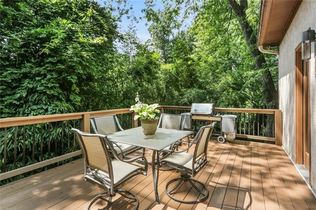 34 Greenland Trace, Atlanta, Georgia 30342, 4 Bedrooms Bedrooms, ,4 BathroomsBathrooms,Residential,Sold,34 Greenland Trace,6916748