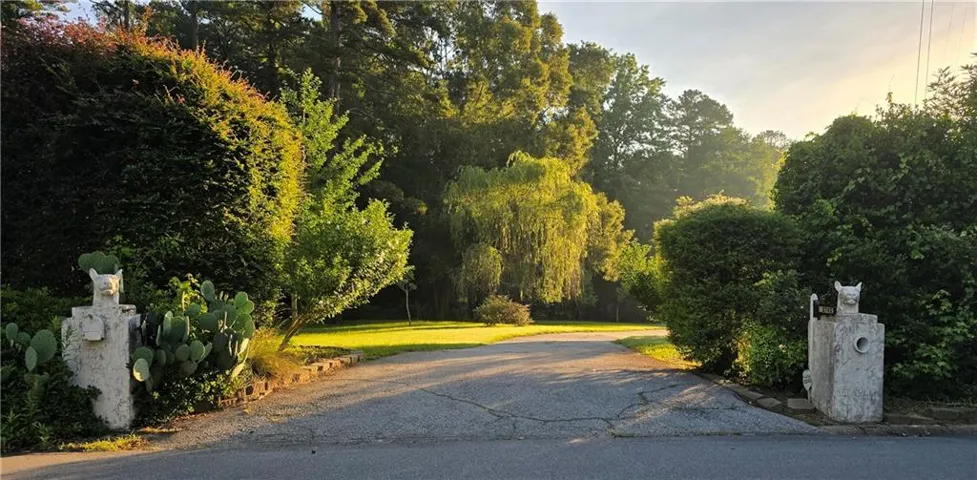 2742 Cliffview Drive Sw, Lilburn, Georgia 30047