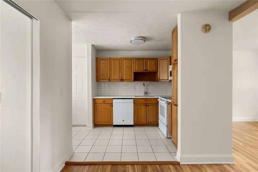 2941 Caldwell Road Ne Unit B4, Brookhaven, Georgia 30319, 2 Bedrooms Bedrooms, 0 ,1 BathroomBathrooms,Residential,For Sale,2941 Caldwell Road Ne Unit B4,7714940