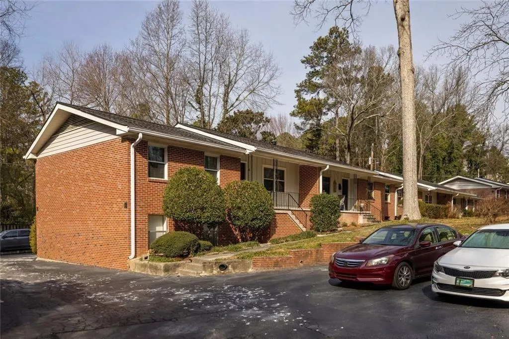 2941 Caldwell Road Ne Unit B4, Brookhaven, Georgia 30319, 2 Bedrooms Bedrooms, 0 ,1 BathroomBathrooms,Residential,For Sale,2941 Caldwell Road Ne Unit B4,7714940