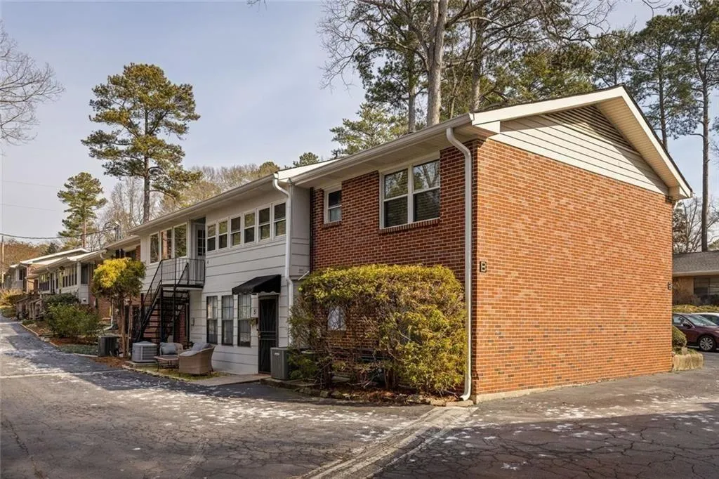 2941 Caldwell Road Ne Unit B4, Brookhaven, Georgia 30319, 2 Bedrooms Bedrooms, 0 ,1 BathroomBathrooms,Residential,For Sale,2941 Caldwell Road Ne Unit B4,7714940