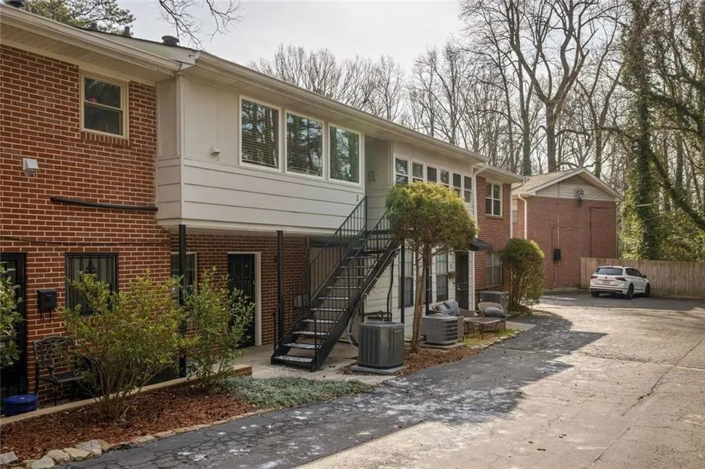 2941 Caldwell Road Ne Unit B4, Brookhaven, Georgia 30319, 2 Bedrooms Bedrooms, 0 ,1 BathroomBathrooms,Residential,For Sale,2941 Caldwell Road Ne Unit B4,7714940