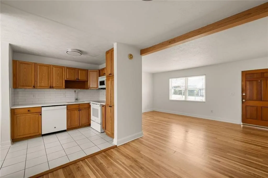 2941 Caldwell Road Ne Unit B4, Brookhaven, Georgia 30319, 2 Bedrooms Bedrooms, 0 ,1 BathroomBathrooms,Residential,For Sale,2941 Caldwell Road Ne Unit B4,7714940