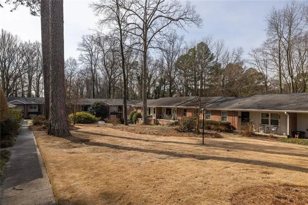 2941 Caldwell Road Ne Unit B4, Brookhaven, Georgia 30319, 2 Bedrooms Bedrooms, 0 ,1 BathroomBathrooms,Residential,For Sale,2941 Caldwell Road Ne Unit B4,7714940