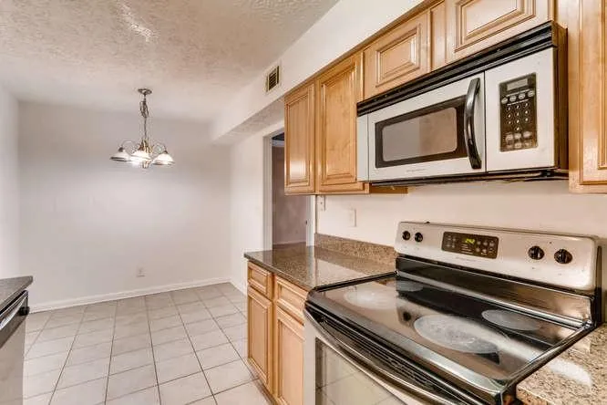 9400 Roberts Drive Unit 4e, Sandy Springs, Georgia 30350, 2 Bedrooms Bedrooms, ,2 BathroomsBathrooms,Residential,Sold,9400 Roberts Drive Unit 4e,6511711