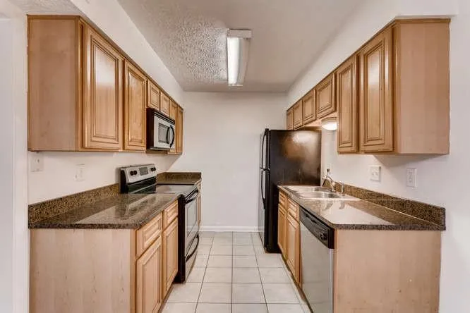9400 Roberts Drive Unit 4e, Sandy Springs, Georgia 30350, 2 Bedrooms Bedrooms, ,2 BathroomsBathrooms,Residential,Sold,9400 Roberts Drive Unit 4e,6511711