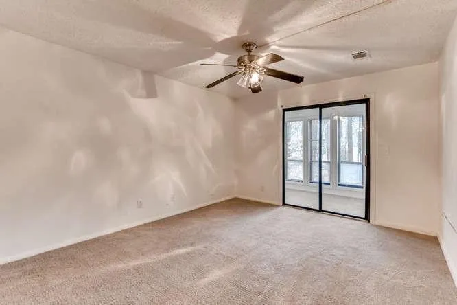 9400 Roberts Drive Unit 4e, Sandy Springs, Georgia 30350, 2 Bedrooms Bedrooms, ,2 BathroomsBathrooms,Residential,Sold,9400 Roberts Drive Unit 4e,6511711