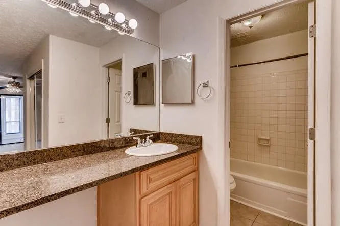 9400 Roberts Drive Unit 4e, Sandy Springs, Georgia 30350, 2 Bedrooms Bedrooms, ,2 BathroomsBathrooms,Residential,Sold,9400 Roberts Drive Unit 4e,6511711
