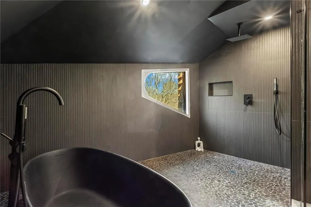 120 Laurel Drive Ne, Atlanta, Georgia 30342, 5 Bedrooms Bedrooms, 0 ,5 BathroomsBathrooms,Residential,For Sale,120 Laurel Drive Ne,7824579