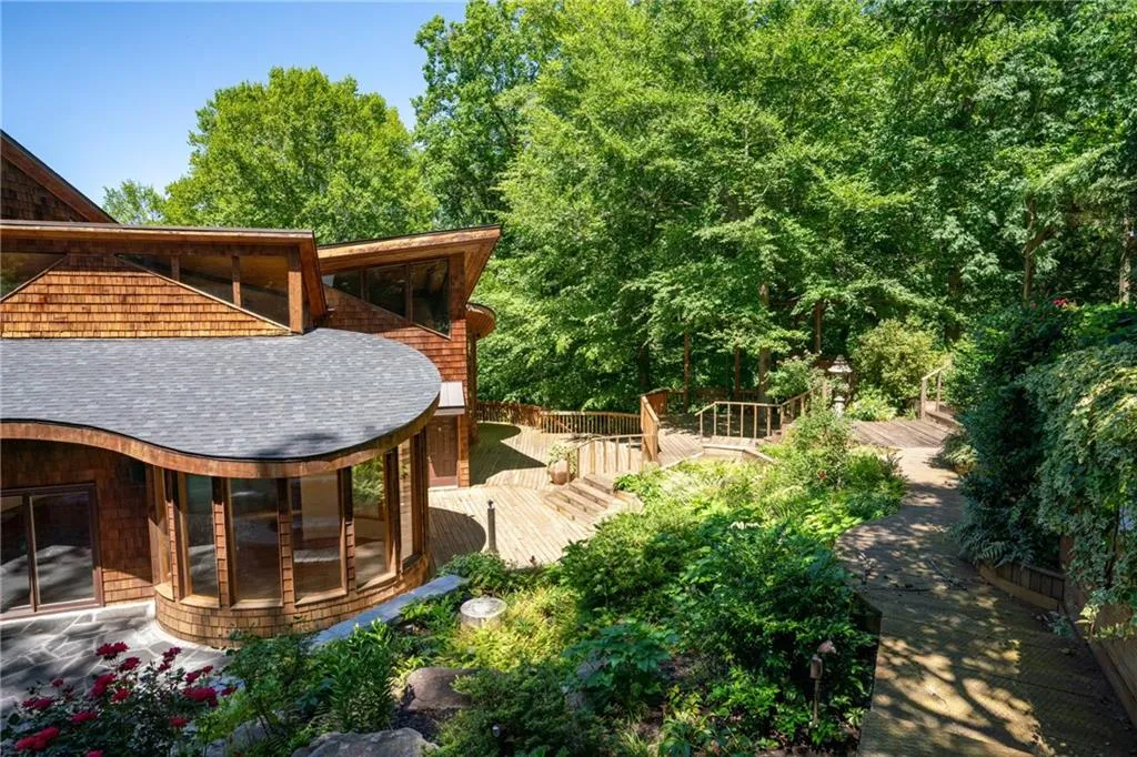 120 Laurel Drive Ne, Atlanta, Georgia 30342, 5 Bedrooms Bedrooms, 0 ,5 BathroomsBathrooms,Residential,For Sale,120 Laurel Drive Ne,7824579