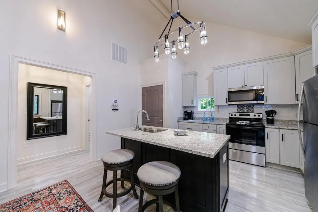 GARAGE APARTMENT KITCHEN
