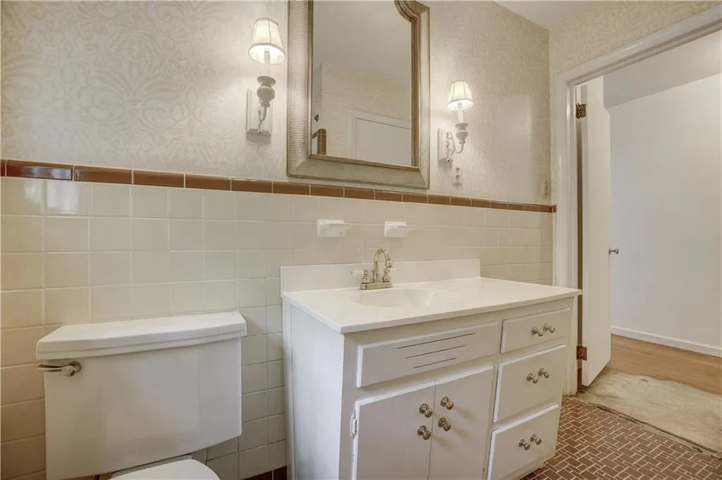 730 Starlight Drive, Sandy Springs, Georgia 30342, 3 Bedrooms Bedrooms, ,3 BathroomsBathrooms,Residential,Sold,730 Starlight Drive,6059043