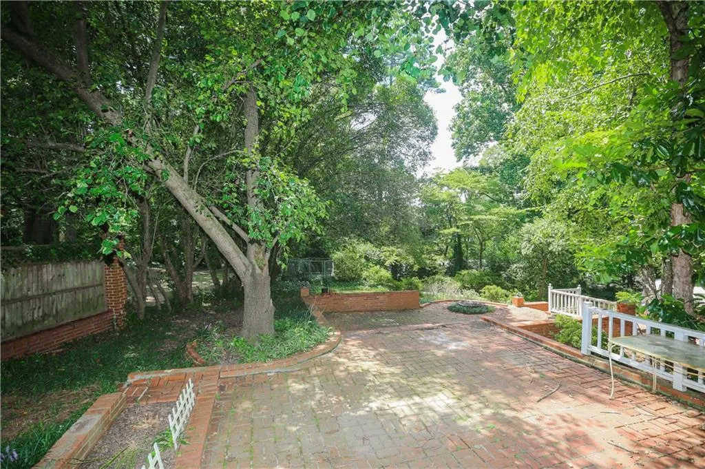 730 Starlight Drive, Sandy Springs, Georgia 30342, 3 Bedrooms Bedrooms, ,3 BathroomsBathrooms,Residential,Sold,730 Starlight Drive,6059043