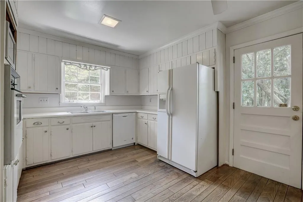 730 Starlight Drive, Sandy Springs, Georgia 30342, 3 Bedrooms Bedrooms, ,3 BathroomsBathrooms,Residential,Sold,730 Starlight Drive,6059043