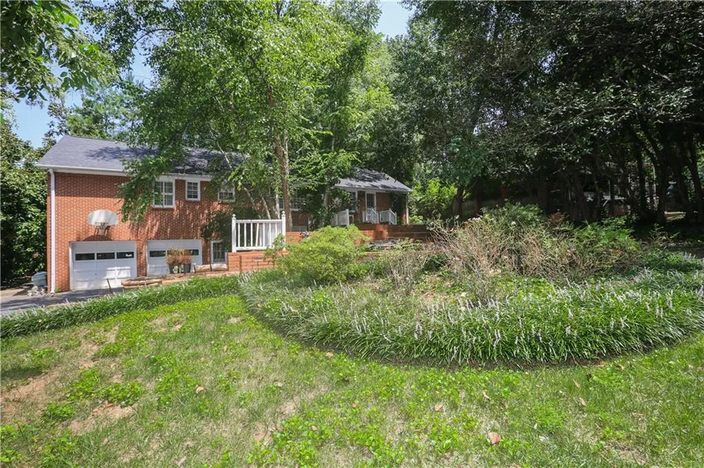 730 Starlight Drive, Sandy Springs, Georgia 30342, 3 Bedrooms Bedrooms, ,3 BathroomsBathrooms,Residential,Sold,730 Starlight Drive,6059043