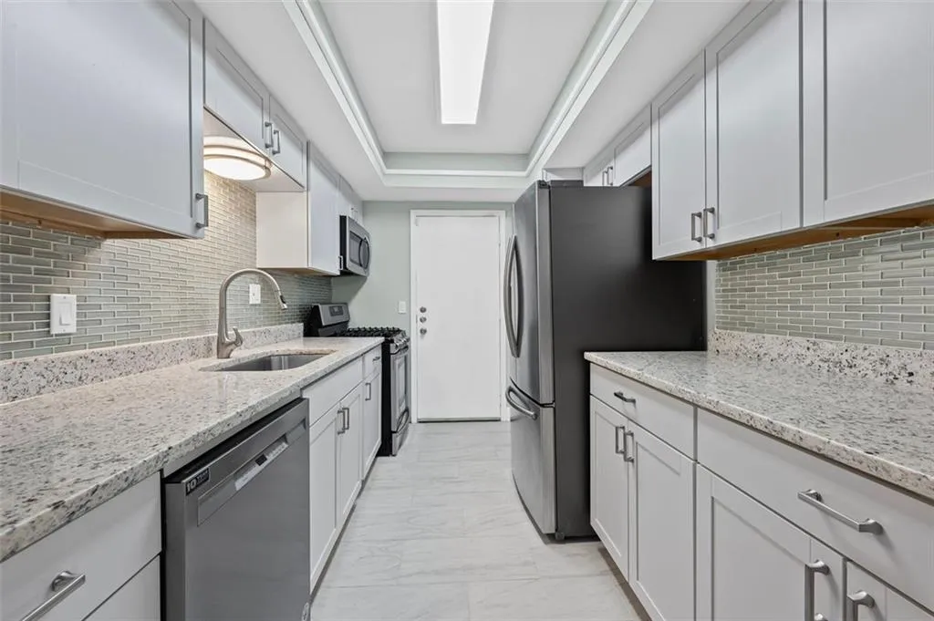 6851 Roswell Road Unit F36, Atlanta, Georgia 30328, 1 Bedroom Bedrooms, ,1 BathroomBathrooms,Residential,Sold,6851 Roswell Road Unit F36,7542144