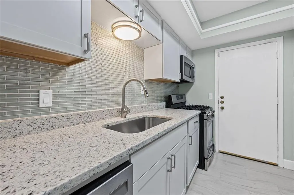 6851 Roswell Road Unit F36, Atlanta, Georgia 30328, 1 Bedroom Bedrooms, ,1 BathroomBathrooms,Residential,Sold,6851 Roswell Road Unit F36,7542144