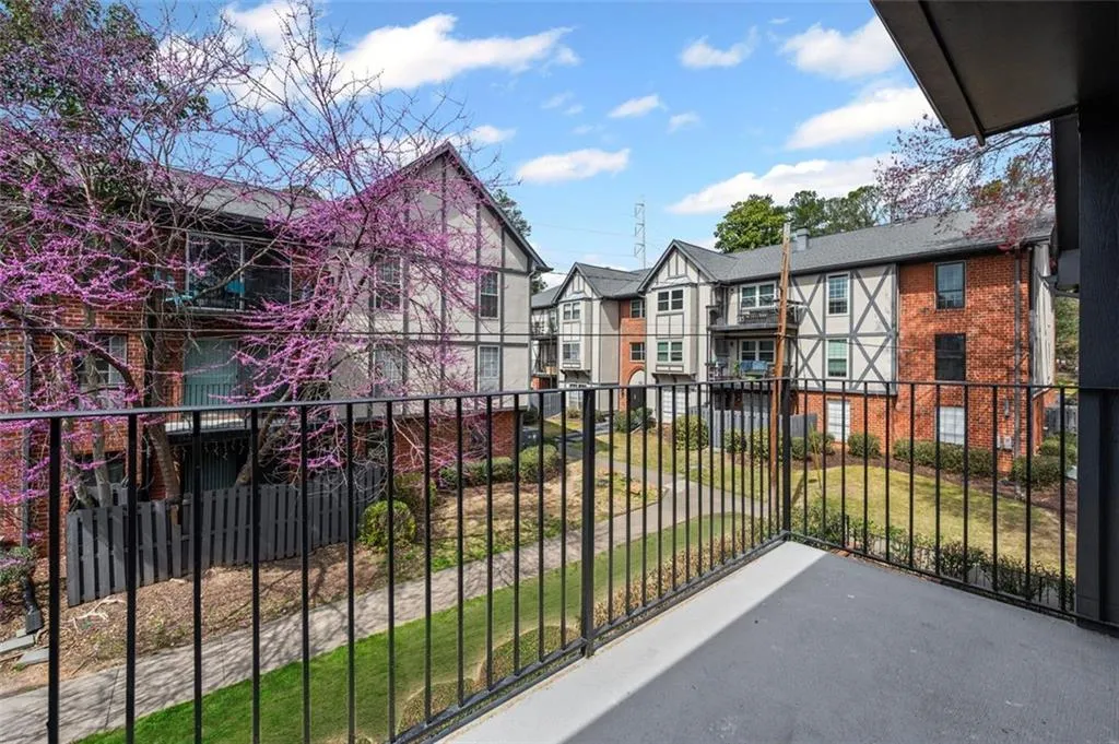 6851 Roswell Road Unit F36, Atlanta, Georgia 30328, 1 Bedroom Bedrooms, ,1 BathroomBathrooms,Residential,Sold,6851 Roswell Road Unit F36,7542144