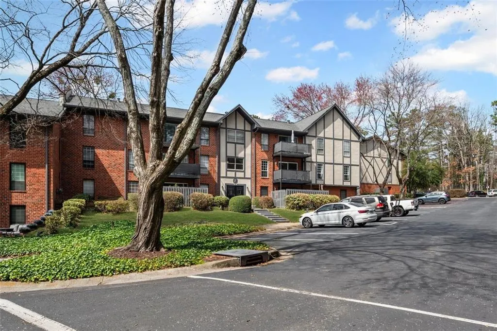 6851 Roswell Road Unit F36, Atlanta, Georgia 30328, 1 Bedroom Bedrooms, ,1 BathroomBathrooms,Residential,Sold,6851 Roswell Road Unit F36,7542144