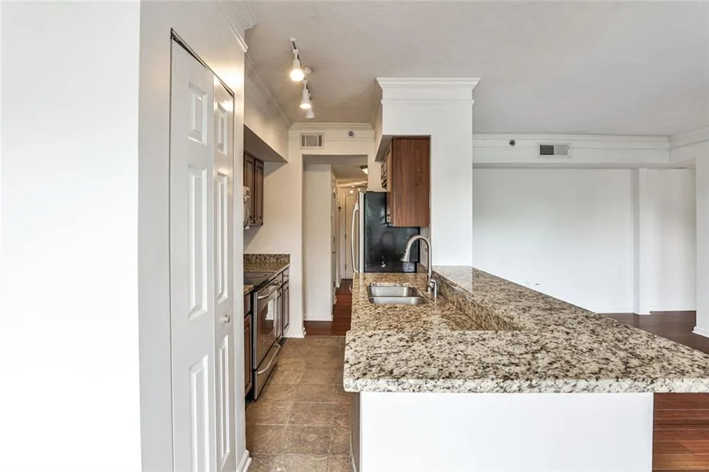 275 13th Street Ne Unit 605, Atlanta, Georgia 30309, 1 Bedroom Bedrooms, ,1 BathroomBathrooms,Residential,For Sale,275 13th Street Ne Unit 605,7573468