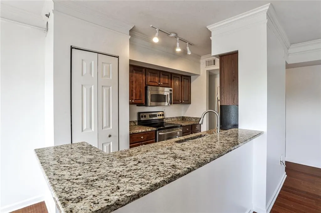 275 13th Street Ne Unit 605, Atlanta, Georgia 30309, 1 Bedroom Bedrooms, ,1 BathroomBathrooms,Residential,For Sale,275 13th Street Ne Unit 605,7573468