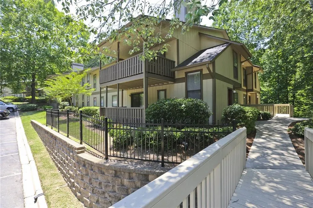 1606 Woodcliff Drive Unit 1606, Atlanta, Georgia 30350, 2 Bedrooms Bedrooms, ,2 BathroomsBathrooms,Residential,Sold,1606 Woodcliff Drive Unit 1606,5707290