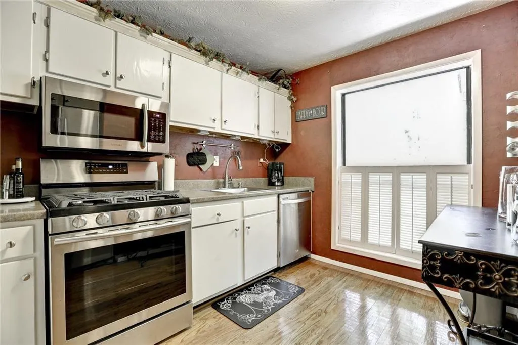 1606 Woodcliff Drive Unit 1606, Atlanta, Georgia 30350, 2 Bedrooms Bedrooms, ,2 BathroomsBathrooms,Residential,Sold,1606 Woodcliff Drive Unit 1606,5707290
